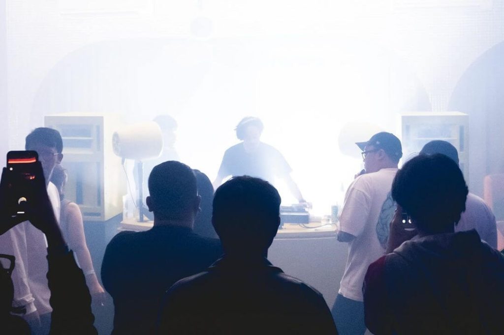 Ding Dong Disko Crowd 1