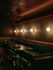 AM Lounge interior